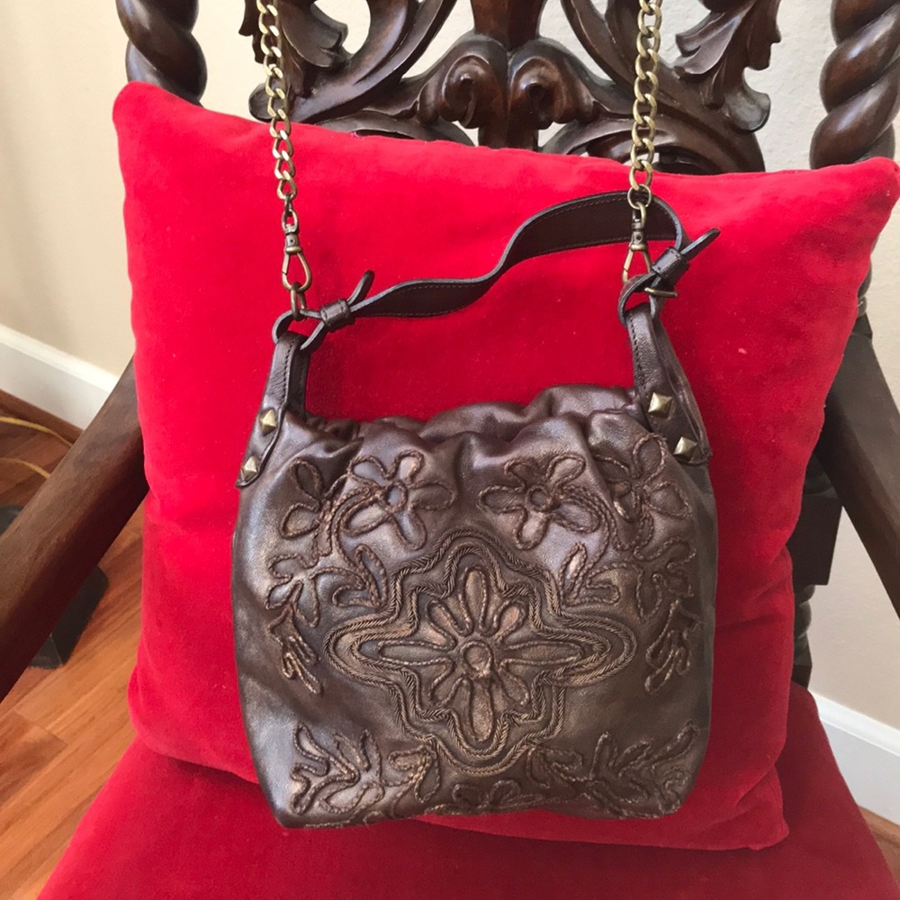 Super cute leather handbag with chain